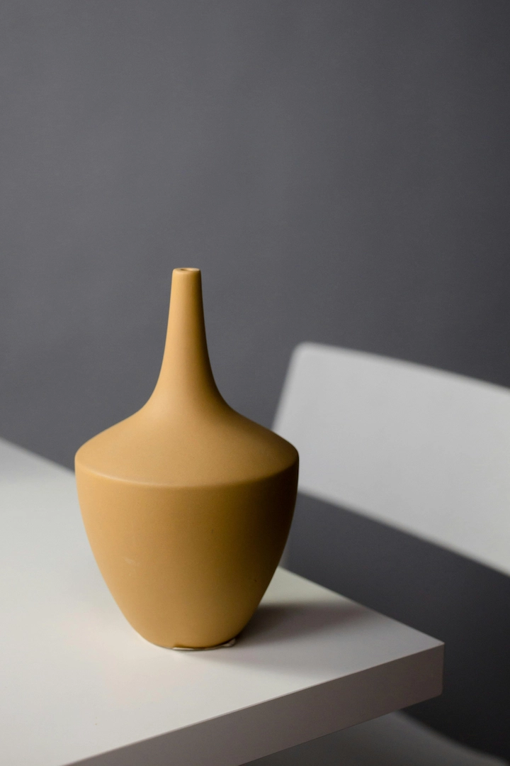 Ceramic vase with original background